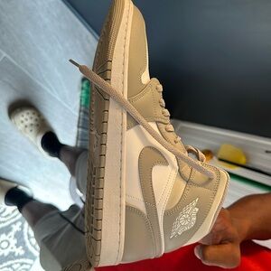 Nike Air Jordan 1 Mid Linen College Grey